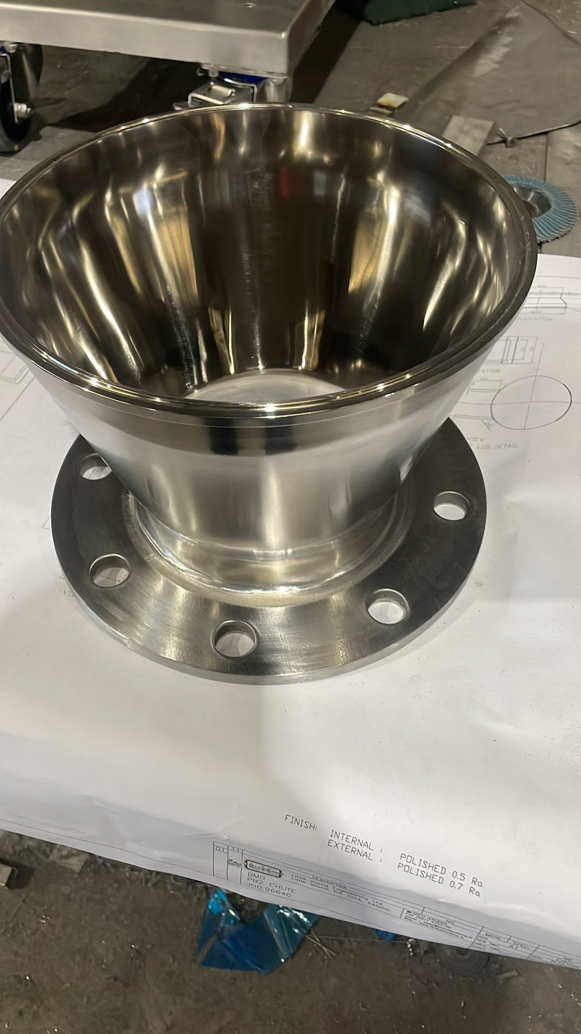 Mirror-polished stainless steel flanged conical component